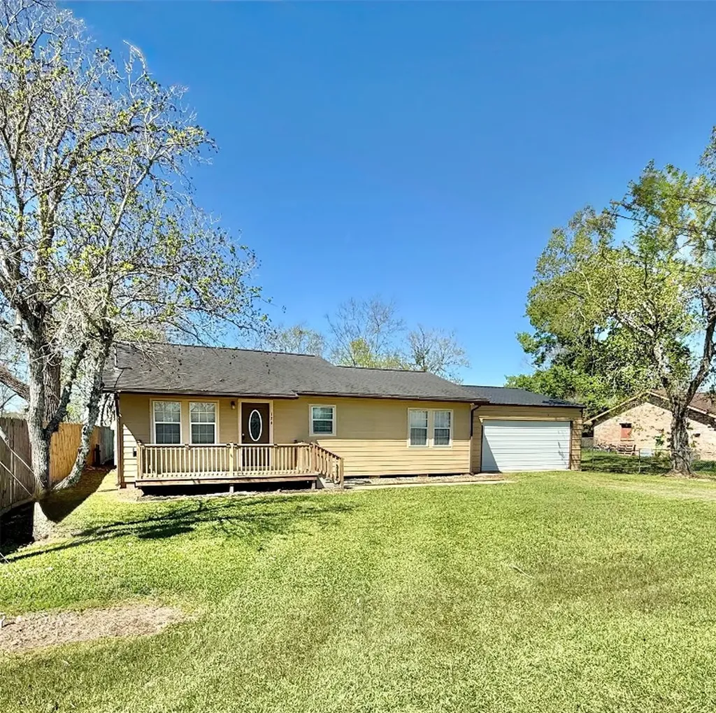 124 Bennett Street West Columbia TX 77486