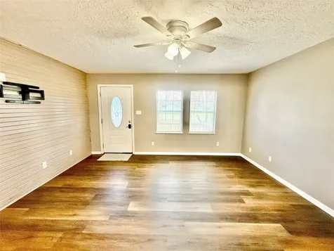124 Bennett Street West Columbia TX 77486