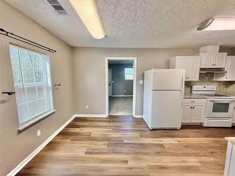 124 Bennett Street West Columbia TX 77486