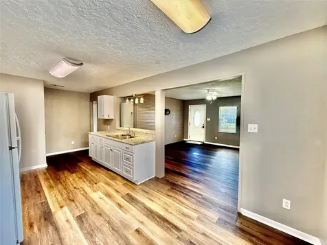 124 Bennett Street West Columbia TX 77486