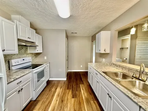 124 Bennett Street West Columbia TX 77486