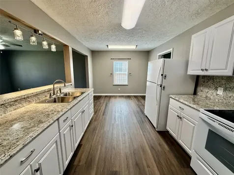 124 Bennett Street West Columbia TX 77486