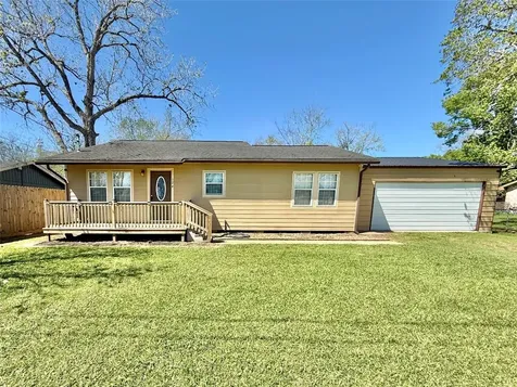124 Bennett Street West Columbia TX 77486