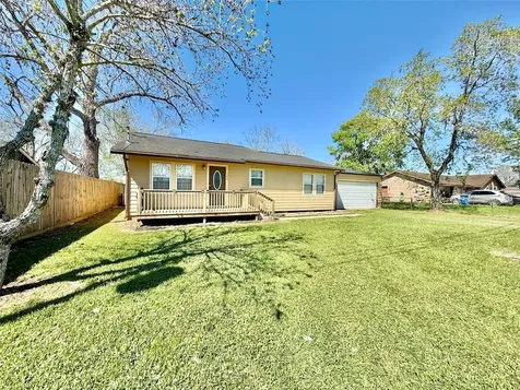 124 Bennett Street West Columbia TX 77486