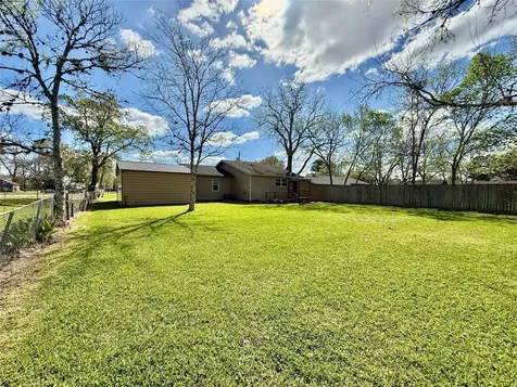 124 Bennett Street West Columbia TX 77486