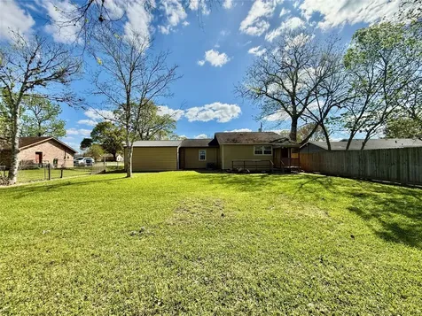 124 Bennett Street West Columbia TX 77486