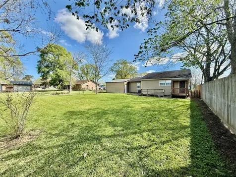 124 Bennett Street West Columbia TX 77486