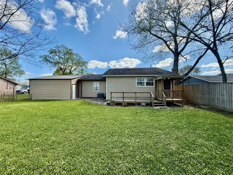 124 Bennett Street West Columbia TX 77486