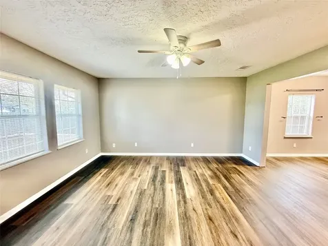 124 Bennett Street West Columbia TX 77486