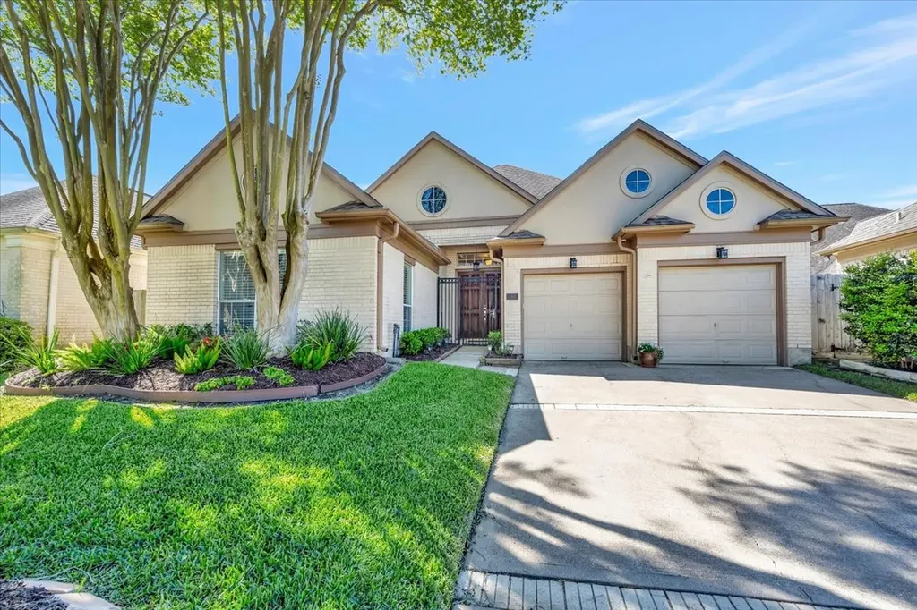 104 Las Brisas Street Kemah TX 77565