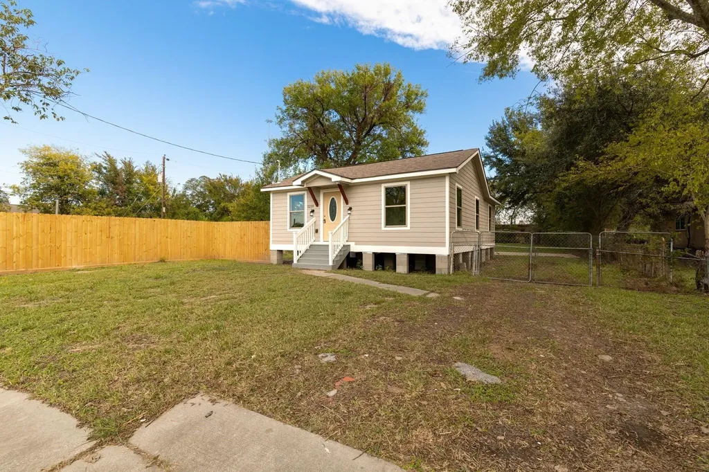 5210 Pickfair Street Houston TX 77026