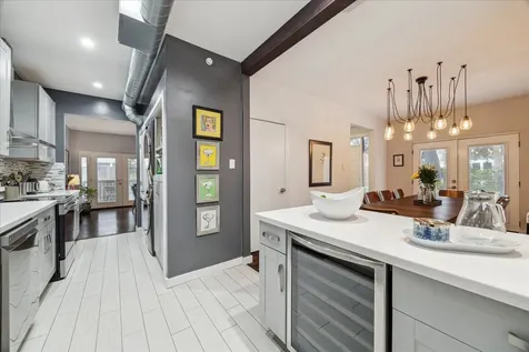 2100 Tanglewilde Street 373 Houston TX 77063