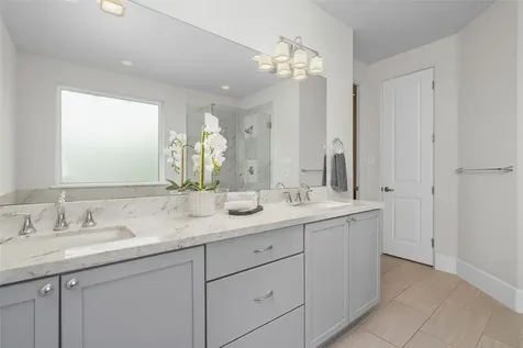 5646 Larkin Street Houston TX 77007