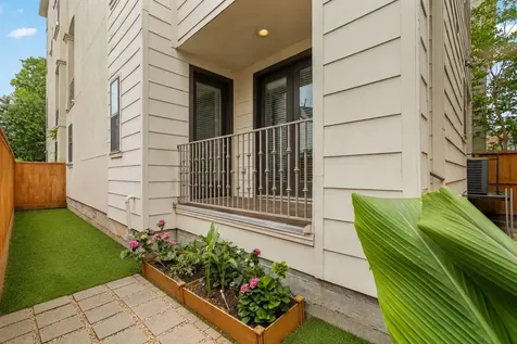 5646 Larkin Street Houston TX 77007