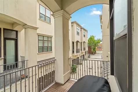 5646 Larkin Street Houston TX 77007