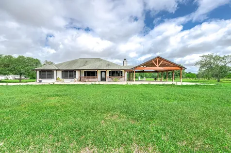 1095 County Road 423 Alvin TX 77511