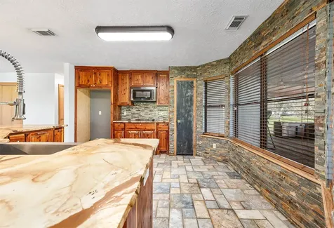 1095 County Road 423 Alvin TX 77511
