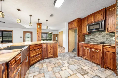 1095 County Road 423 Alvin TX 77511