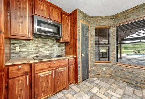1095 County Road 423 Alvin TX 77511