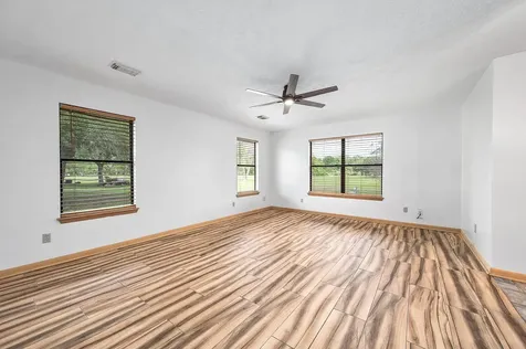 1095 County Road 423 Alvin TX 77511