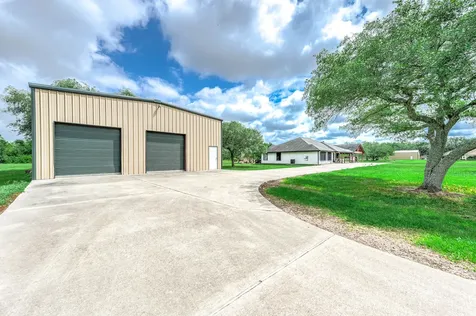 1095 County Road 423 Alvin TX 77511