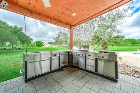 1095 County Road 423 Alvin TX 77511