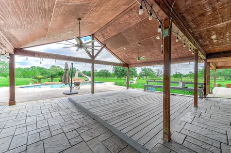 1095 County Road 423 Alvin TX 77511