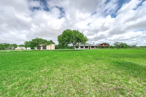 1095 County Road 423 Alvin TX 77511