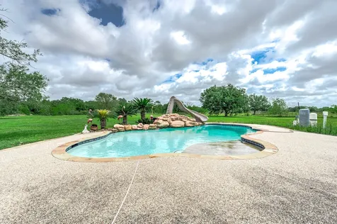 1095 County Road 423 Alvin TX 77511