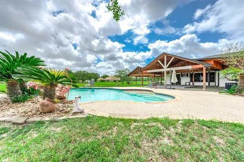 1095 County Road 423 Alvin TX 77511