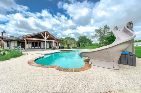 1095 County Road 423 Alvin TX 77511
