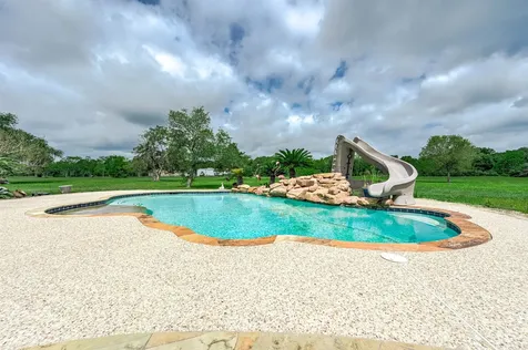 1095 County Road 423 Alvin TX 77511
