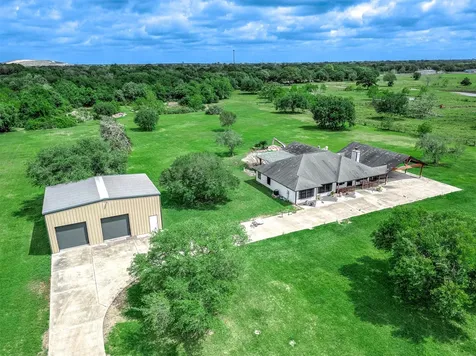 1095 County Road 423 Alvin TX 77511