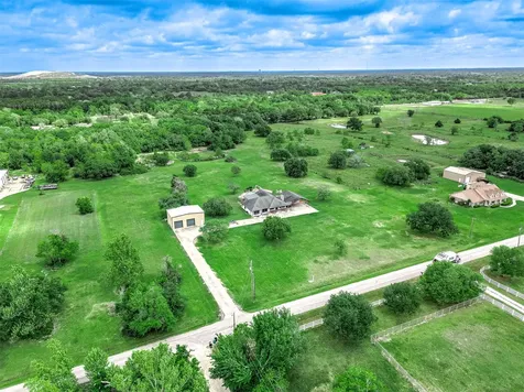 1095 County Road 423 Alvin TX 77511