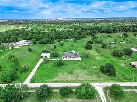 1095 County Road 423 Alvin TX 77511