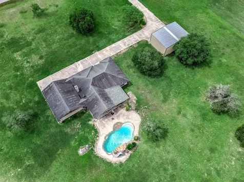 1095 County Road 423 Alvin TX 77511