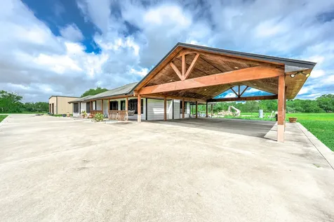 1095 County Road 423 Alvin TX 77511