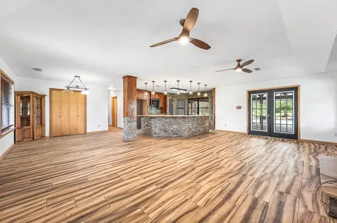 1095 County Road 423 Alvin TX 77511