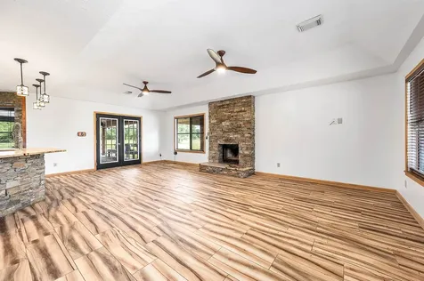 1095 County Road 423 Alvin TX 77511