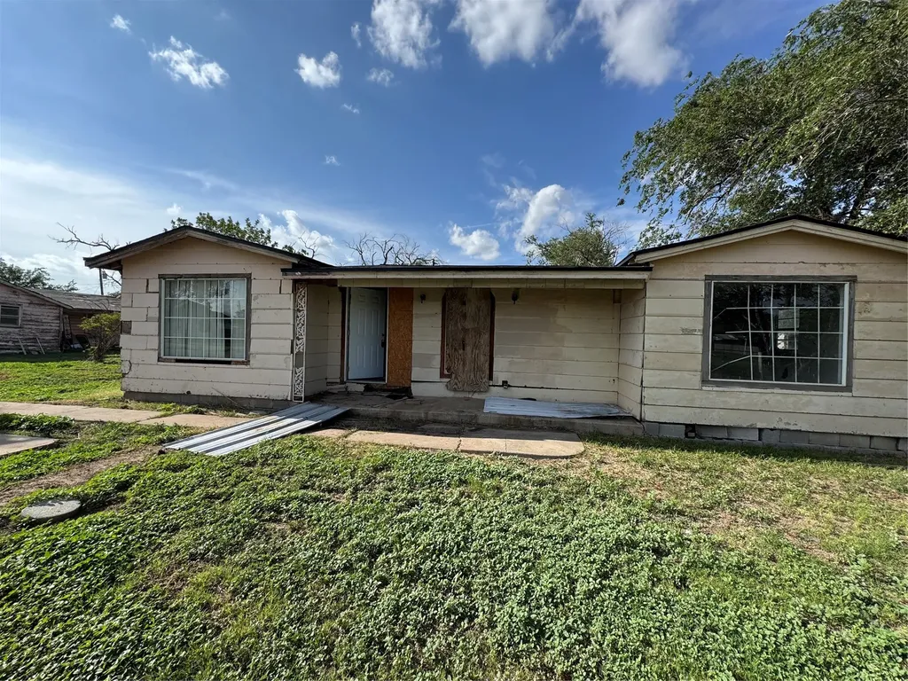 1511 Gray Street Plainview TX 79072