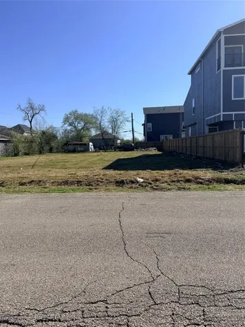 5002 Higgins Street Houston TX 77033