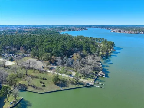 12515 Lake Shore Drive Montgomery TX 77356