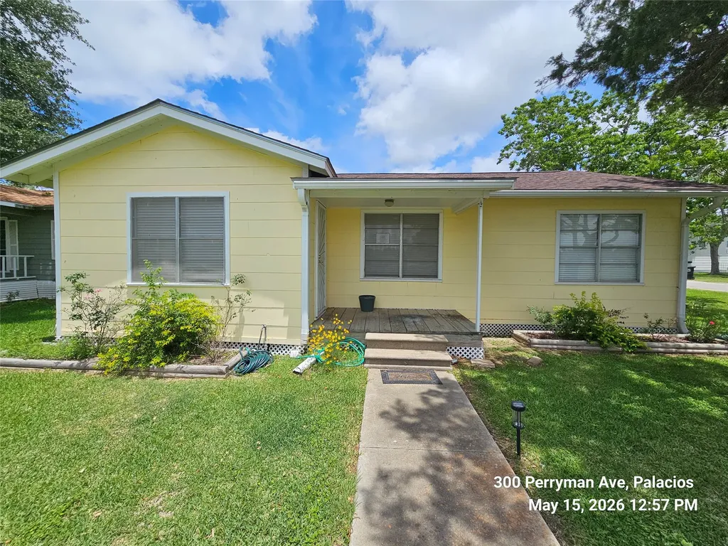 300 Perryman Avenue Palacios TX 77465