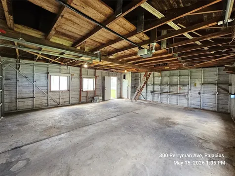 300 Perryman Avenue Palacios TX 77465