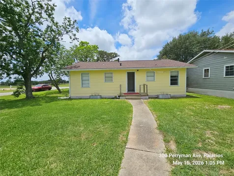 300 Perryman Avenue Palacios TX 77465