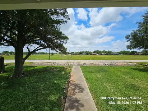 300 Perryman Avenue Palacios TX 77465