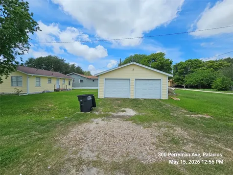 300 Perryman Avenue Palacios TX 77465