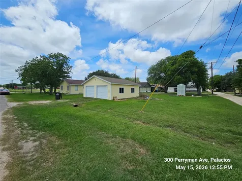 300 Perryman Avenue Palacios TX 77465