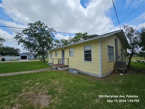 300 Perryman Avenue Palacios TX 77465