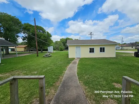 300 Perryman Avenue Palacios TX 77465